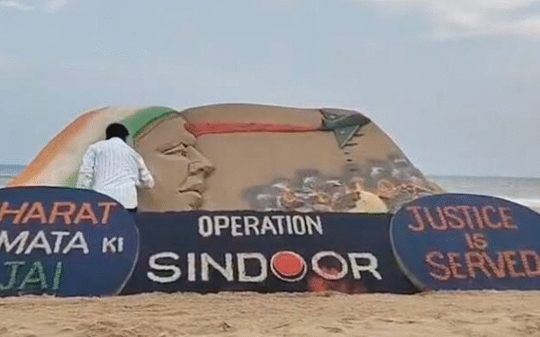 Sudarsan Pattnaik’s sand art tribute