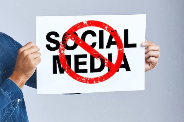 Pakistani Stars Blocked on Social Media Pakistani Celebrities Social Media Ban