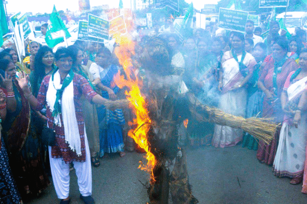 BJD Women Demand Arrest of Nilagiri MLA Santosh Khatua | Odisha Politics Row BJD protest against Nilagiri MLA